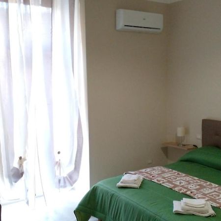 La Rosa Rossa Hotel Bari Bagian luar foto