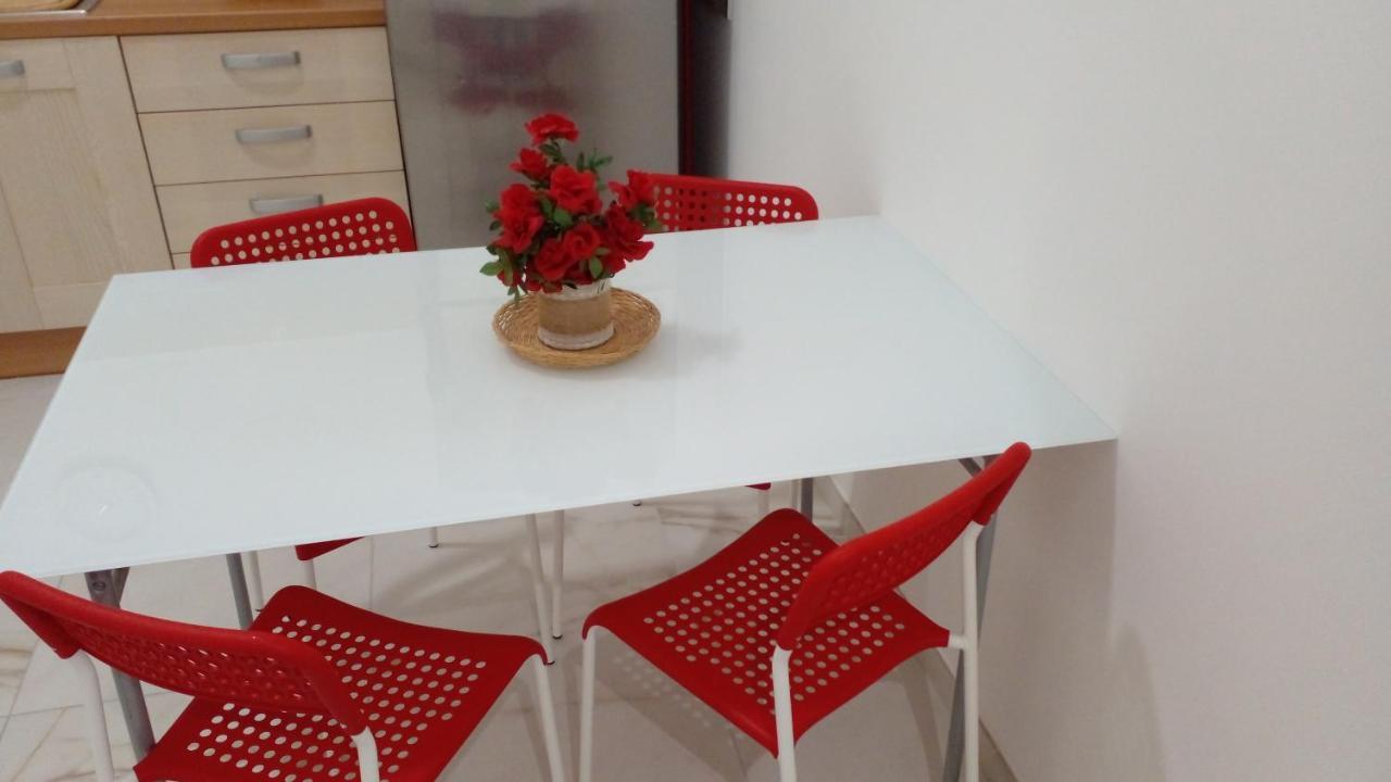 La Rosa Rossa Hotel Bari Bagian luar foto