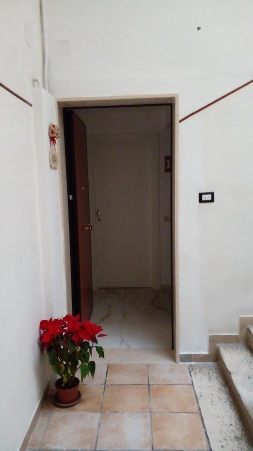 La Rosa Rossa Hotel Bari Bagian luar foto