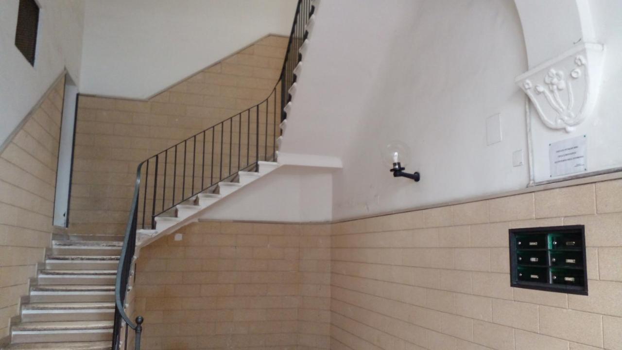 La Rosa Rossa Hotel Bari Bagian luar foto