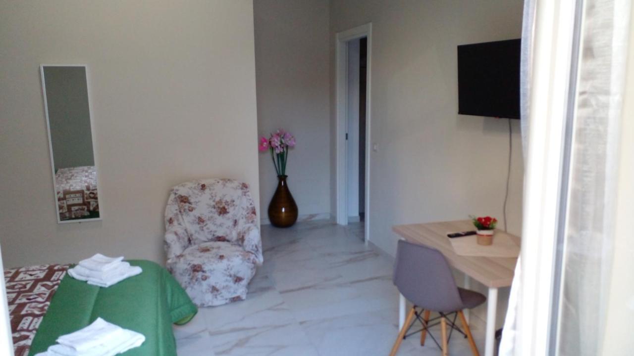 La Rosa Rossa Hotel Bari Bagian luar foto