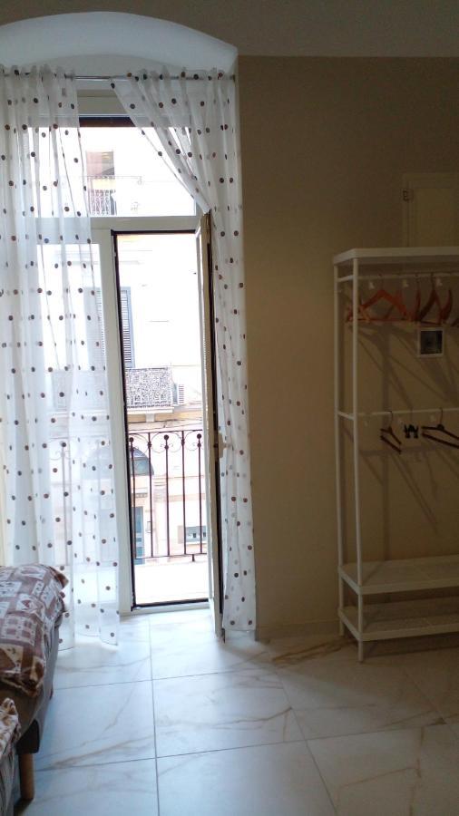 La Rosa Rossa Hotel Bari Bagian luar foto