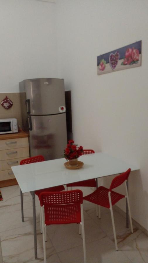 La Rosa Rossa Hotel Bari Bagian luar foto