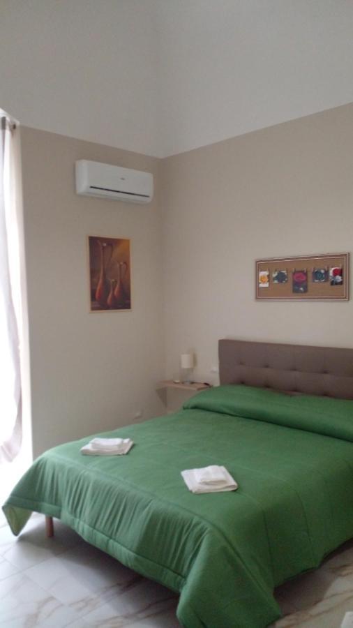 La Rosa Rossa Hotel Bari Bagian luar foto