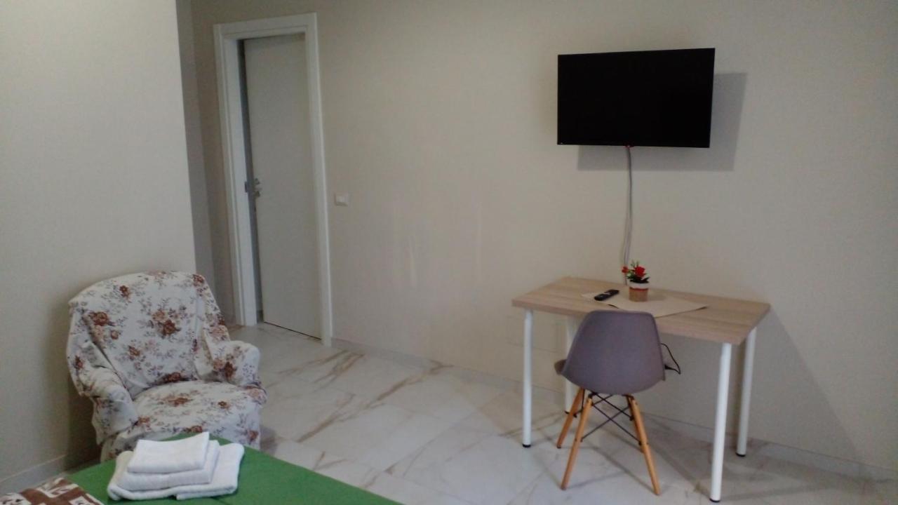 La Rosa Rossa Hotel Bari Bagian luar foto