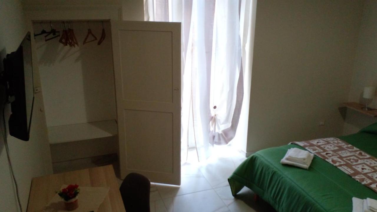 La Rosa Rossa Hotel Bari Bagian luar foto