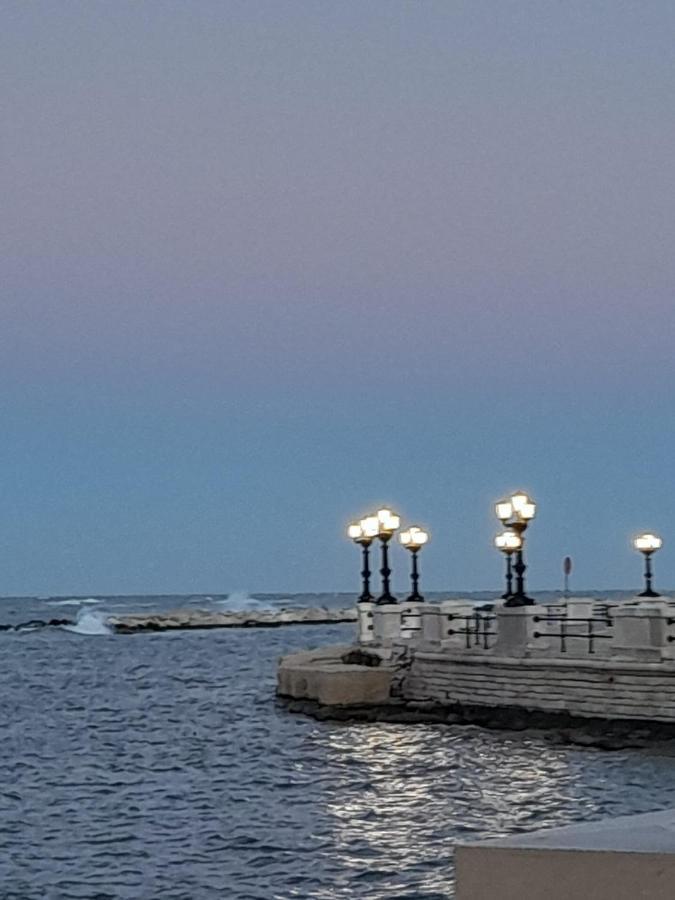 La Rosa Rossa Hotel Bari Bagian luar foto