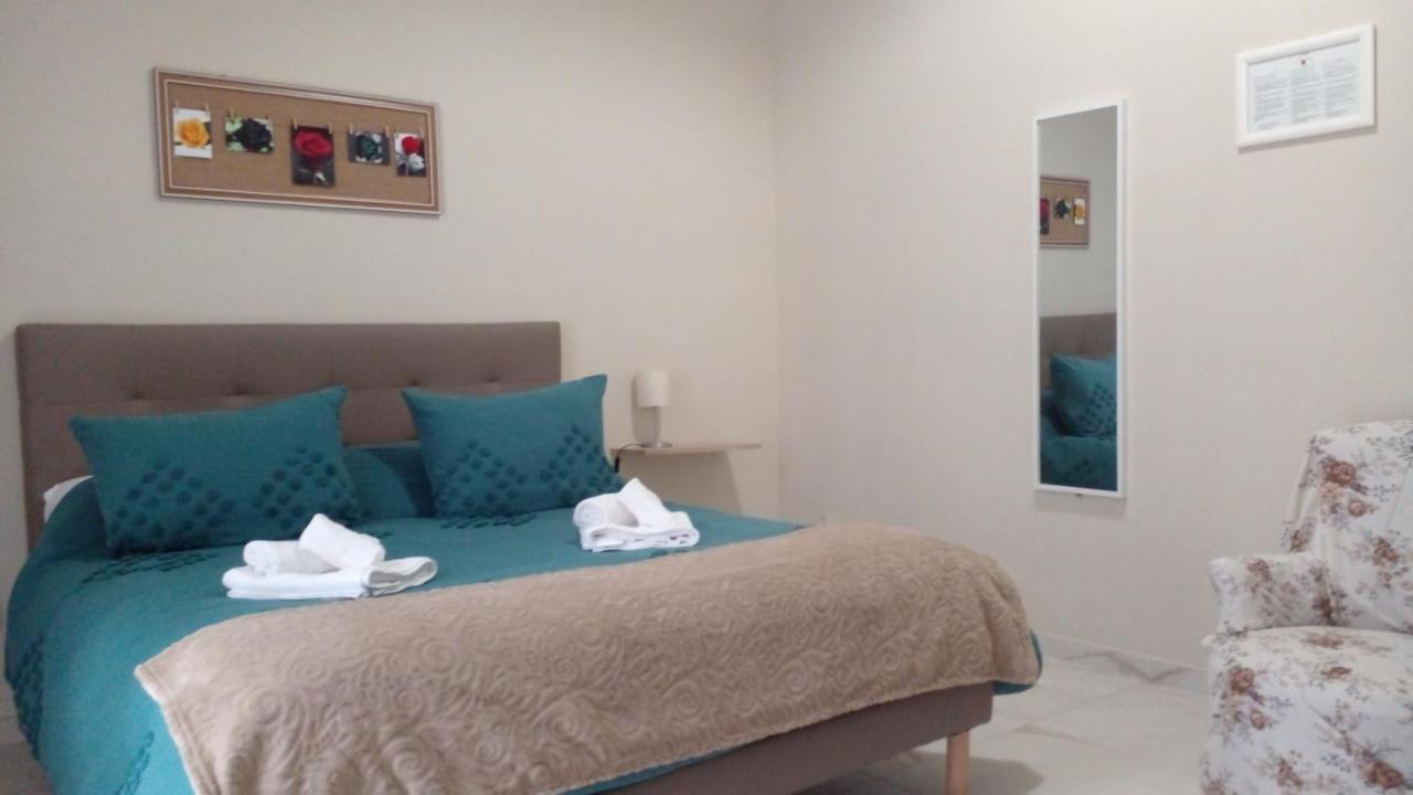 La Rosa Rossa Hotel Bari Bagian luar foto