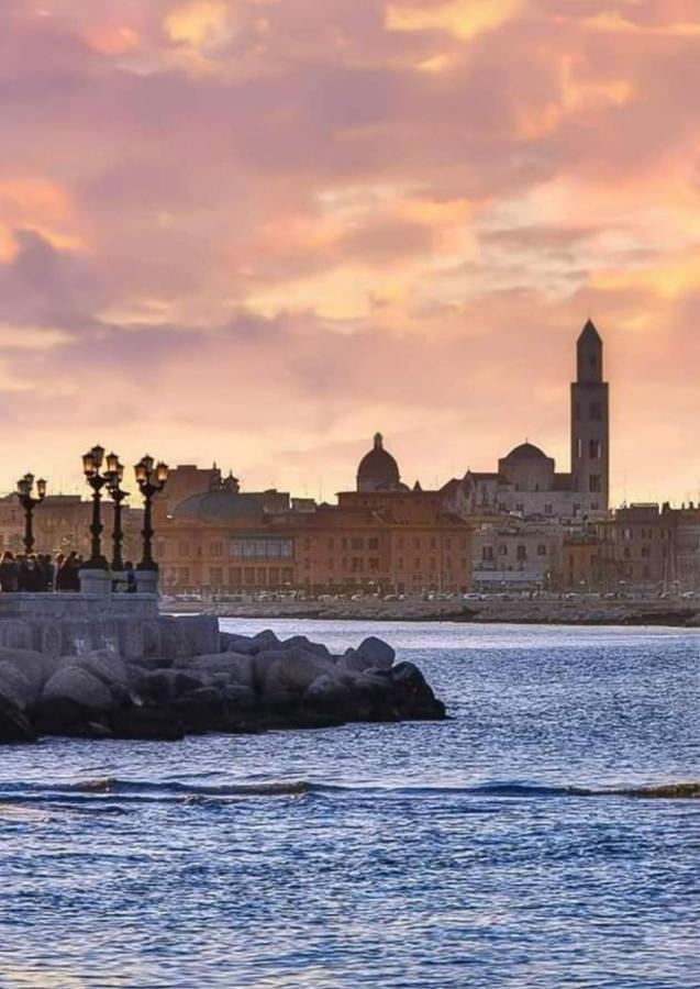 La Rosa Rossa Hotel Bari Bagian luar foto