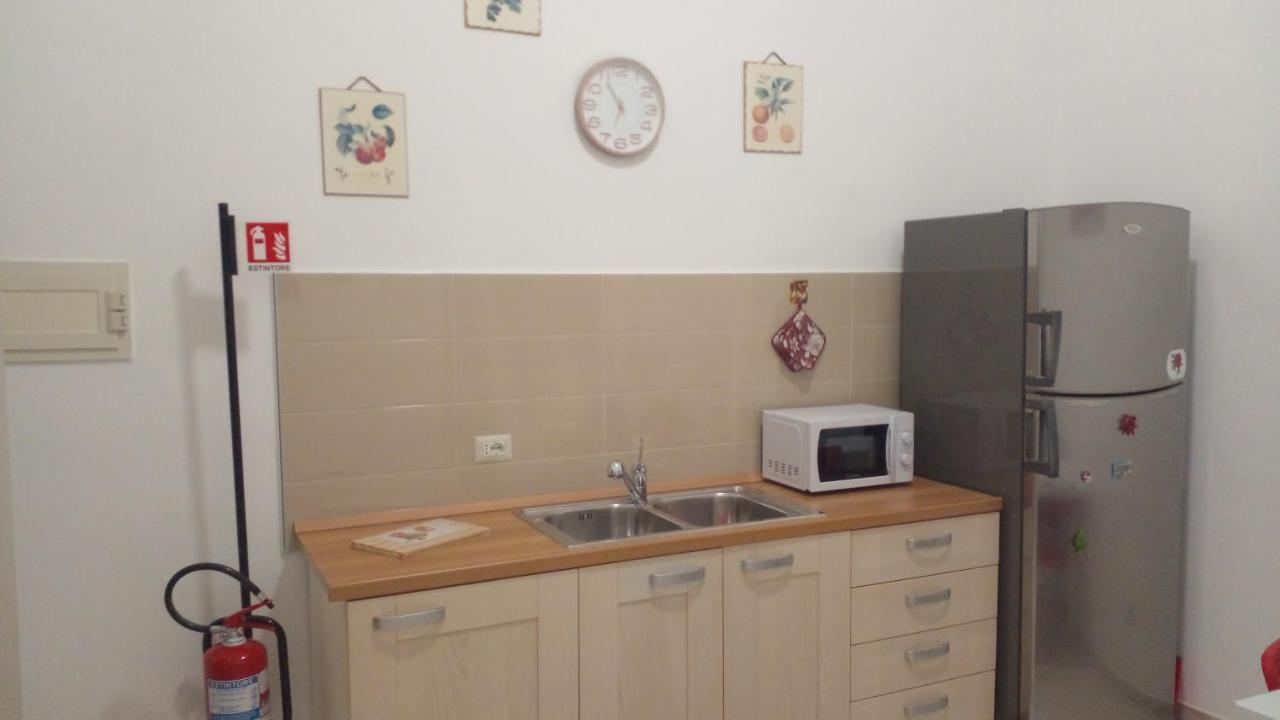 La Rosa Rossa Hotel Bari Bagian luar foto